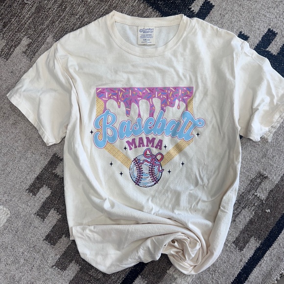 🍦 Baseball Mama Graphic Tee – Comfort Wash – Size S Brand new - Picture 1 of 1